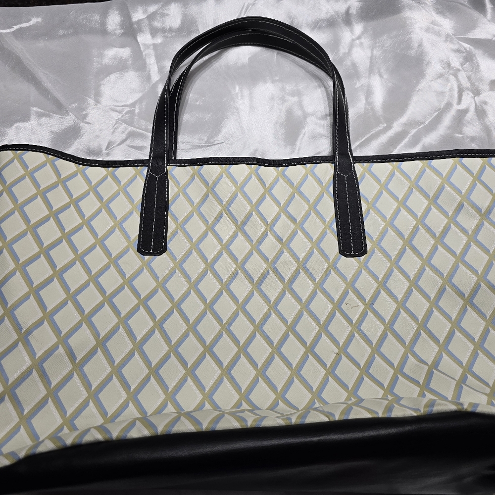 Scout Diamond Pattern Tote - Cream and Black - Picture 5 of 15